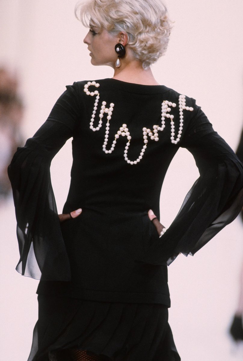 francarabias's tweet image. Recordando los años 90 de @CHANEL por #KarlLagerfeld 

Otoño 1991 Prêt-à-porter

Nueva entrada en mi #blogdemoda #EnlaZonaF

enlazonaf.blogspot.com/2023/05/chanel…

Tributo a Karl Lagerfeld

#fashionblog #fashionblogger #FranciscoCarabias #francarabias

#Chanel #KarenMulder #LindaEvangelista