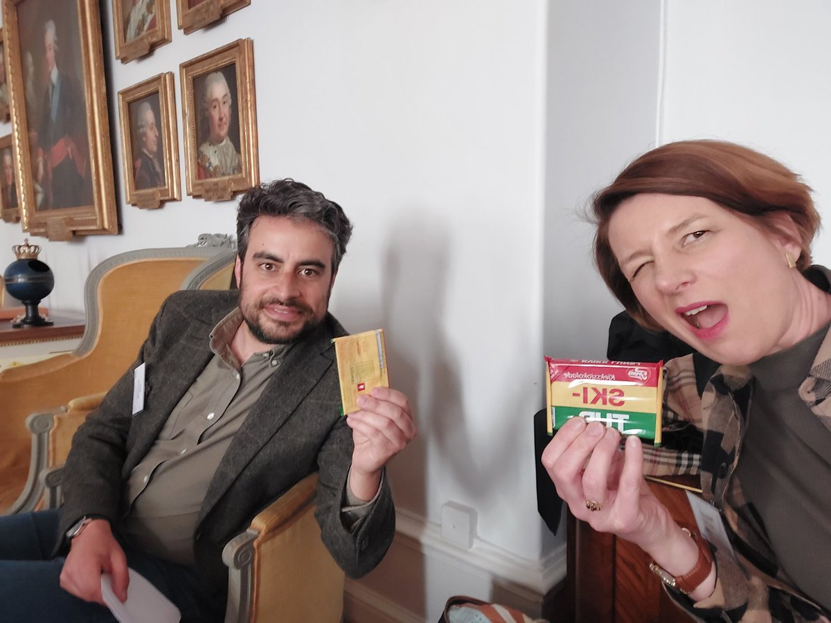 mariejosevantol's tweet image. More games! We played out rules of free speech in academia. #Team @DeJongeAkademie is very proud of earning Norwegian hiking chocolate bars for our active participation. The hiking bars also include important academic lessons. #rule9: don't feel embarrased to return. #ENYA23