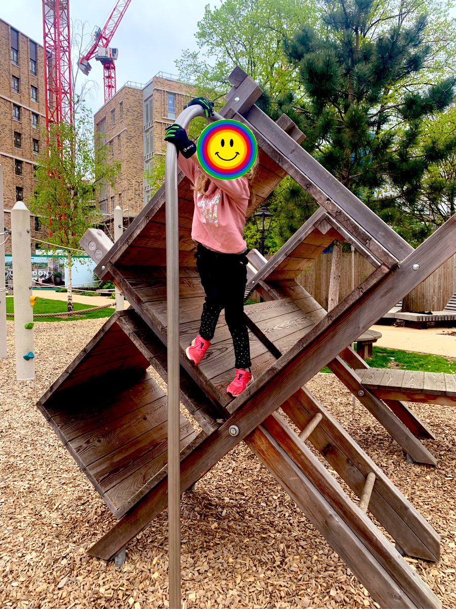 Let’s talk about children cycling. 

On Monday, my daughter cycled for 10 minutes to a park that’s a good 40-minute walk away, so we don’t visit. 

As a result, she enjoyed the journey and saw a whole new playground. She couldn’t do this trip a year ago. So what’s changed? 🧵 1/7