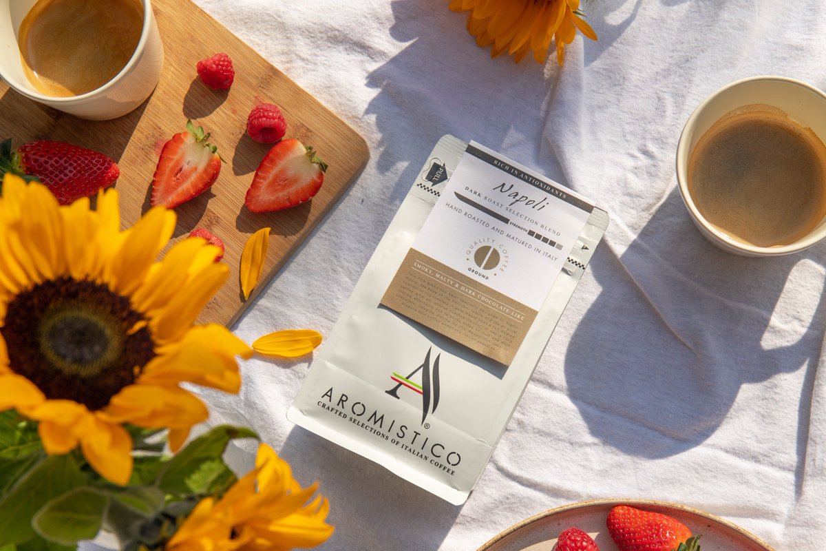 The sun is starting to come out and the warm months are coming! Start your sunny days with @Aromistico ☕️ ☀️ #sun #coffee #coffeelovers