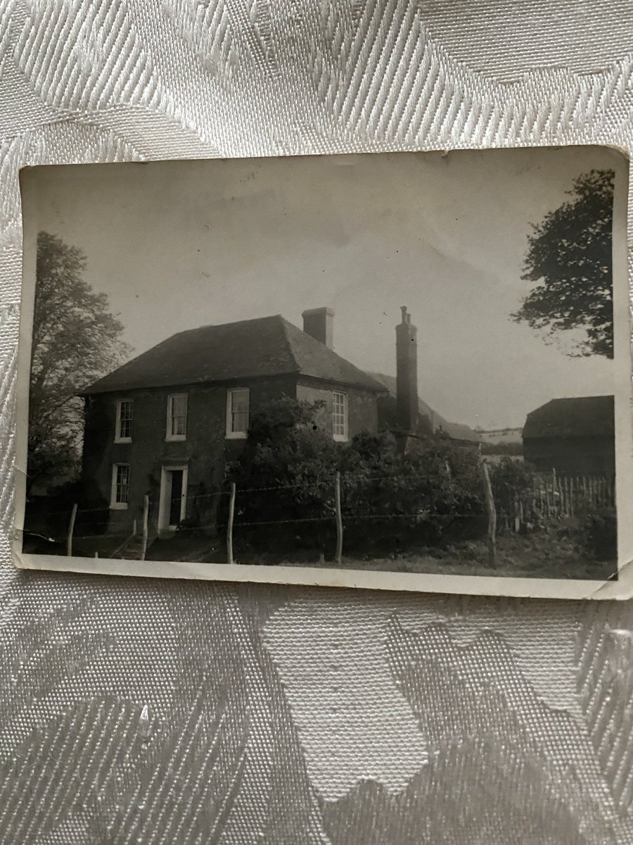 dggenealogy's tweet photo. A house for todays pic. Itβs a small photo of Front Lodge, Petham, Canterbury. It would be interesting to know if it has changed much. #petham #Genealogy #photos #househistory #familyhistory https://t.co/MnRtN0UBK1