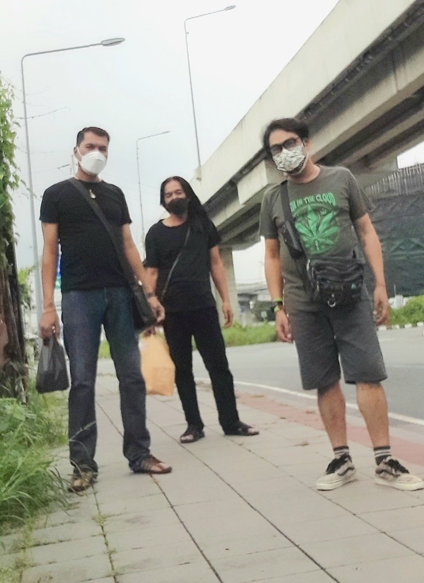 guitarmarn's tweet photo. ความรักที่เกิดจากใจ คงเทียบไม่ได้กับความรักที่เกิดจากเงิน เมื่อหมดเงินเธอก็จากไป  แต่เพื่อนจะไม่มีวันจากไปไหน หากเจอความรักแย่ๆ เก็บใจไว้ให้เพื่อนที่รักเราแน่ๆจะดีกว่า #หาเพื่อน #หาเพื่อนคุย #หาเพื่อนชอบดนตรี #กทม https://t.co/AB0fgZpKb2