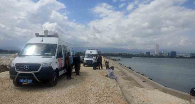 Mersin’de denizde kaybolan bir kişinin cesedi bulundu

#mersin #mersinhaber

mersinbu.com/mersinde-deniz…