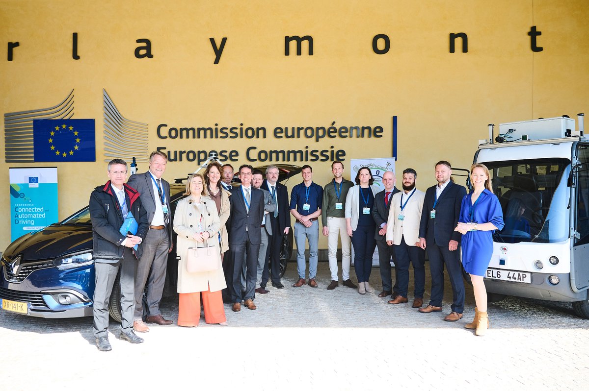 The EU-funded <a href="/SHOW_H2020/">SHOW</a> that aims to advance sustainable transport by promoting automated urban mobility is also at #EUCAD2023 
Check out their vehicles outside the Berlaymont🚗🇪🇺
🔴Follow #EUCAD2023 online europa.eu/!6TYxcM  
#CCAM #EUTransportResearch #H2020 #HorizonEU
