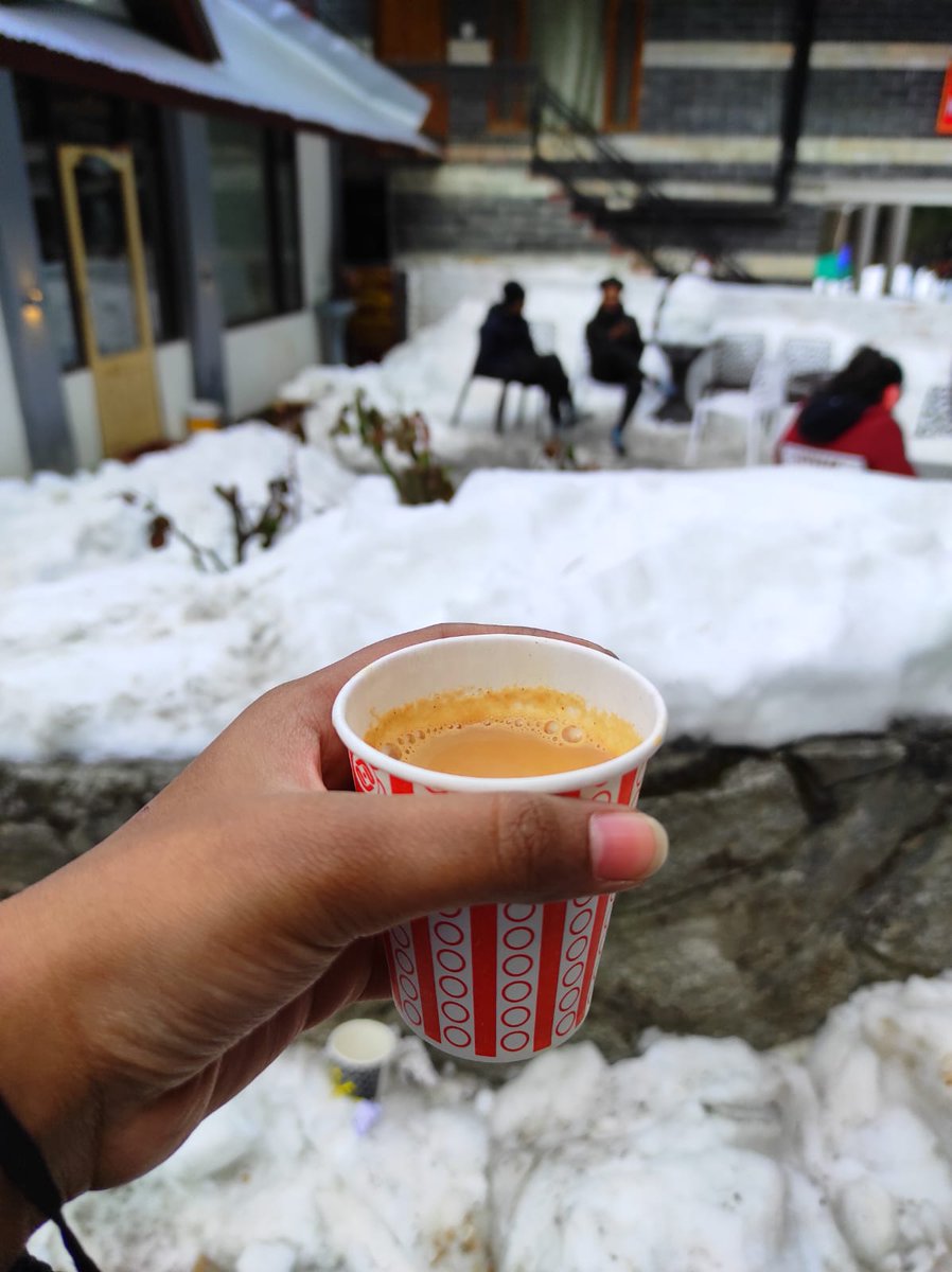 CoDamodar's tweet photo. Close your eyes and transport yourself to this very moment!❄️☕
.
.
.
#Damodar_Shivram_Co #Damodar_Shivram #HPTea #Snow #TeaTime #TeBreak #ChaiTime #Chai https://t.co/l1Hj59Dsbh