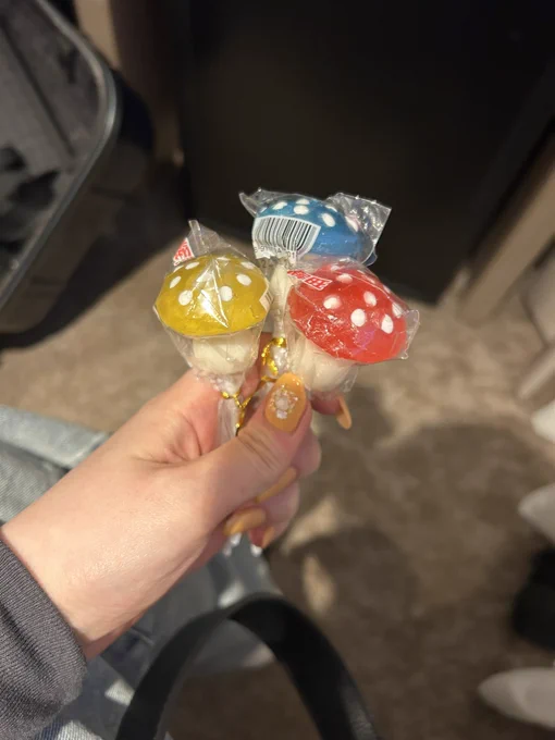 今日スペにいました イベントでのコス疲れるけど楽しかった〜!おジェとの写真ないんできのこ  ありがと〜ございました!