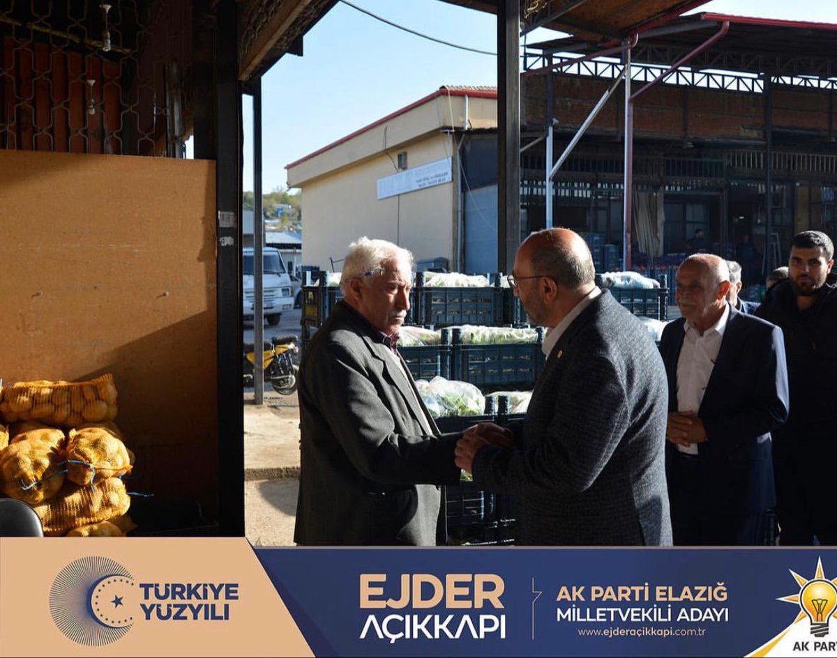 ejderacikkapi's tweet photo. Elazığ #SebzeHali esnafımızı ziyaret ederek istişare etme imkanı bulduk.
Tüm esnaflarımıza hayırlı, bereketli kazançlar diliyorum.
#TürkiyeYüzYılı https://t.co/JM7VVtuTeW