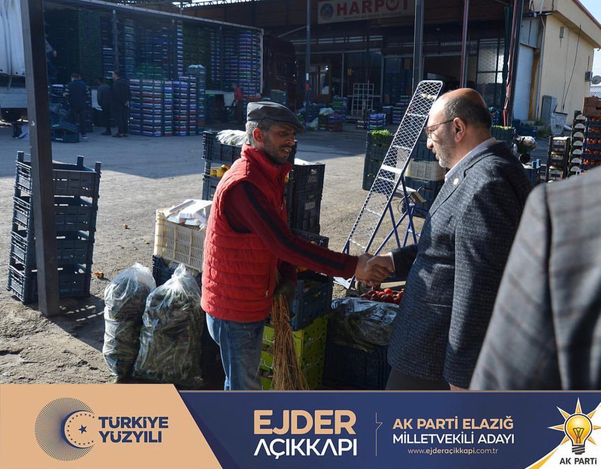 ejderacikkapi's tweet photo. Elazığ #SebzeHali esnafımızı ziyaret ederek istişare etme imkanı bulduk.
Tüm esnaflarımıza hayırlı, bereketli kazançlar diliyorum.
#TürkiyeYüzYılı https://t.co/JM7VVtuTeW