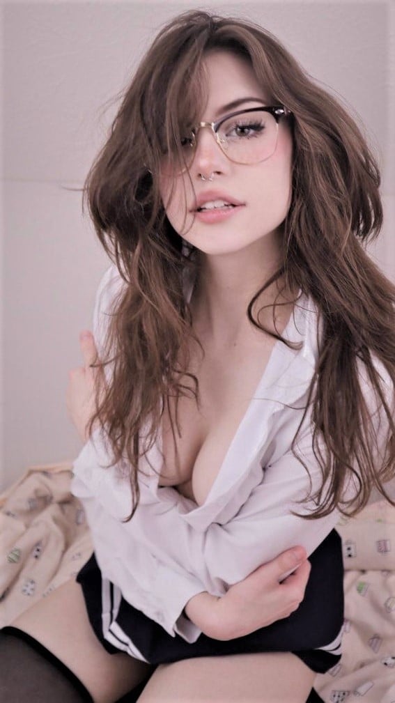 5g171Yy's tweet photo. Im Virgin because e-girls are so much better than sex ❤️🔥
My cock throbbing so hard right now because of e girls
#virgin #hannahowo #egirls #looser #beta #submessiv https://t.co/Ftg6FBnruw
