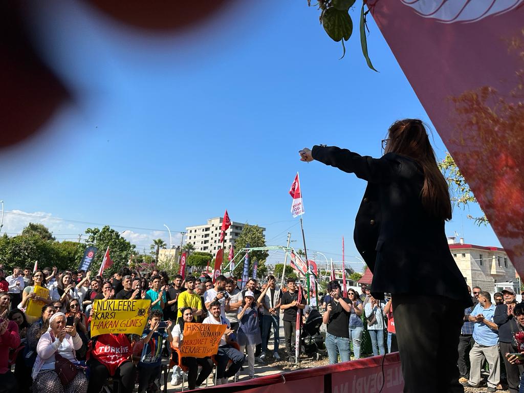 silanekinciii's tweet photo. 21 yıldır memlekete karanlığı, açlığı ve sefaleti dayatan, hayatlarımıza siyasal gerici islamla ören bu iktidara tek sözümüz var; hesaplaşacağız
#tipsenin #tipbenim #mersin
#şilanekinci #tbmm #tipsensin #gençlik https://t.co/DOna2KtSUQ