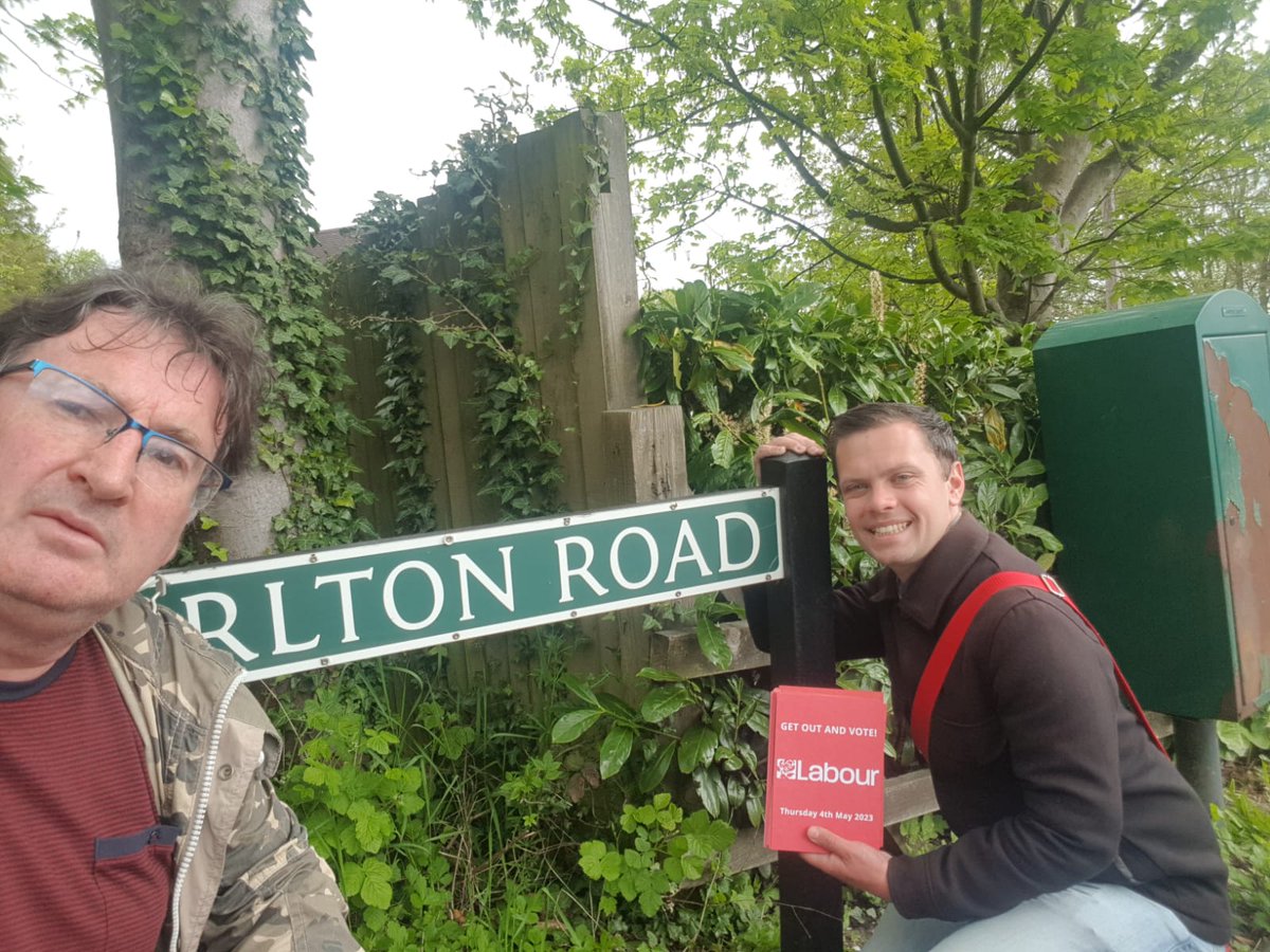 meet_mark22's tweet photo. @ReigateLabour out and about again yesterday around #redhillwest #wraycommon. Long days, lots of miles walked but the weather is great when im at work and don't go out and about, brilliant, you're all welcome 😉
#notatorysafeseat
#thesoggysosialist https://t.co/5c8jVoxm1O