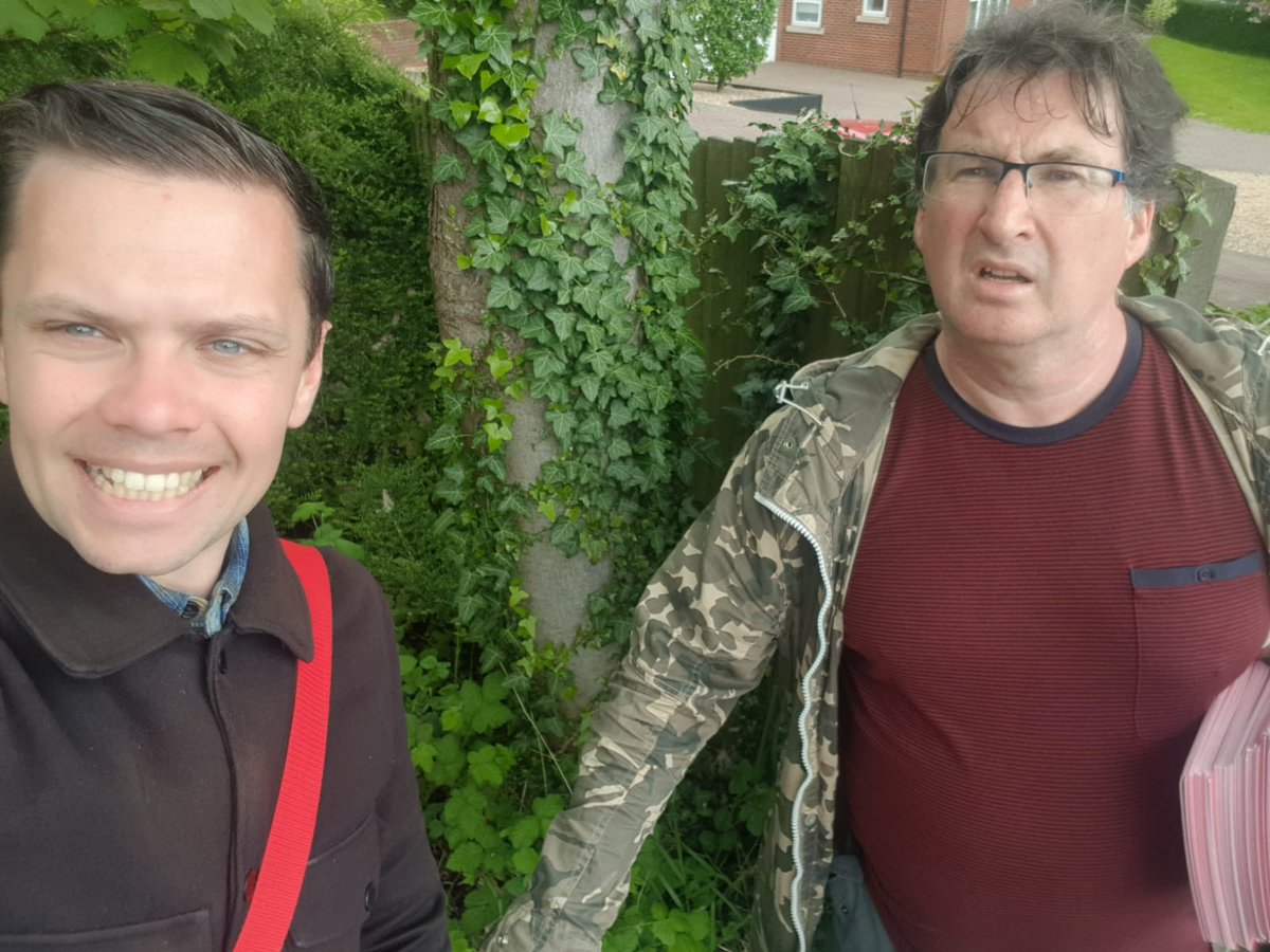 meet_mark22's tweet photo. @ReigateLabour out and about again yesterday around #redhillwest #wraycommon. Long days, lots of miles walked but the weather is great when im at work and don't go out and about, brilliant, you're all welcome 😉
#notatorysafeseat
#thesoggysosialist https://t.co/5c8jVoxm1O