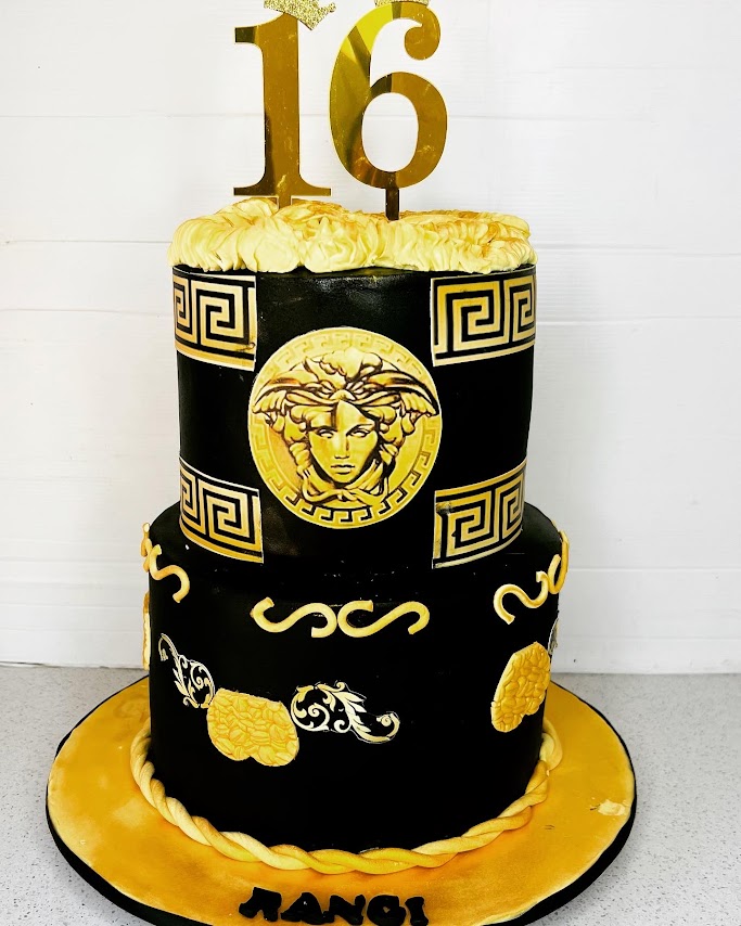 We baked a Versace cake and it's simply exquisite! 😍🎂 #BakingGoals #CakeBoss #VersaceInspired #BakingLove #InstaBake #CakeDecorating #PastryChef #BakeLife #CreativeBaking #CakeArtistry #womeninbusiness #VhuvhambadziDrive