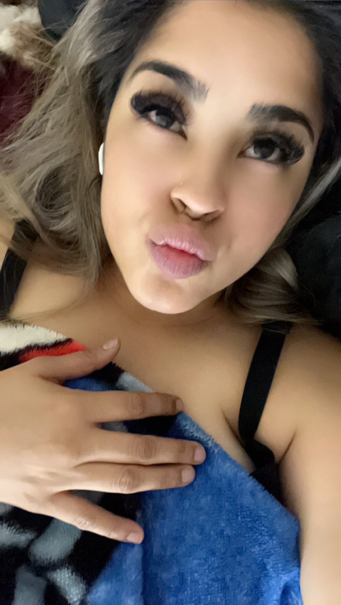 Eve that girl on Twitter "When you’re mad at her and she wants a kiss 🤣 https//t.co/zDw4HL4C5E