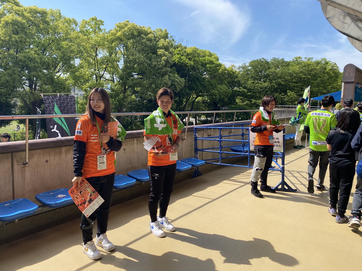 sylphid1998's tweet photo. 5/13のJ1リーグ、なでしこリーグ1部同日開催(大和シルフィードは18:30キックオフ)に向けて、#湘南ベルマーレ さんのホームゲームでたくさんのPRをさせて頂きました👏
激励の拍手も頂き、ありがとうございました🎉
共に盛り上げていきましょう💪
#大和シルフィード
#SamePassion https://t.co/7Khr2luiNY