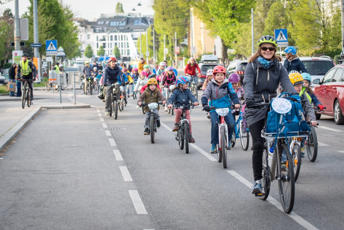 DoeblingRadelt's tweet image. Mit Bewegung, Freude, Selbständigkeit und neuen Verkehrskompetenzen in den Schultag starten? Döblinger Bici-Bus erfolgreich gestartet. Am 26.5. und 23.6. fahren wir wieder mit dem Rad am Morgen in die Schule von Sievering nach Grinzing.
radeln.wien/bici-bus-doebl…