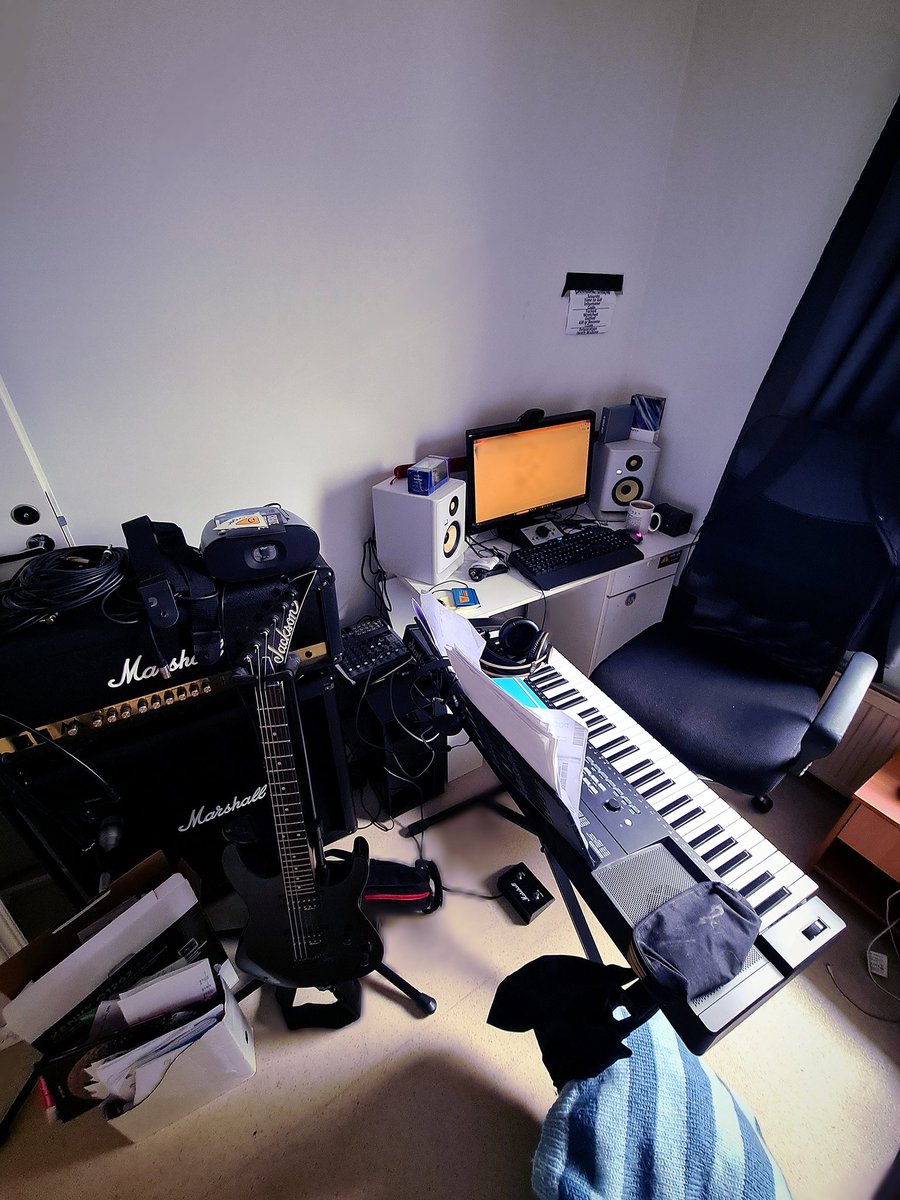 Still little bit messy and terrible acoustic problems😬 but now my home studio is ready here in my new home🥰🎼

#musiccomposer
#trailercomposer
#filmcomposer
#trailermusiccomposer
#filmmusiccomposer
#gamemusiccomposer
#composer
#cinematicmusic
#music
#musician
#homestudio