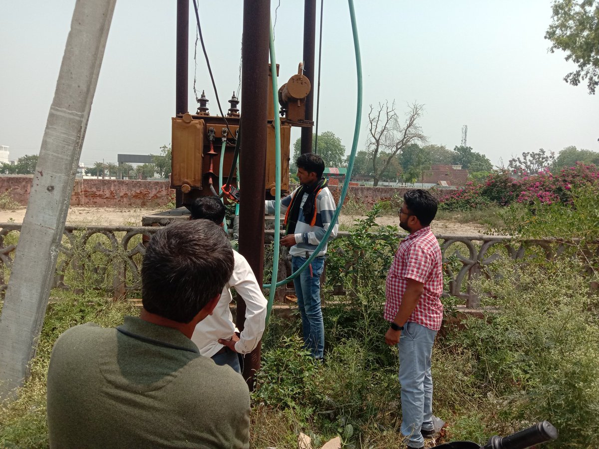 250 kva aashirwad kunj  edd2 gijroli hathras R 18A Y 80A B 65A N 53A, fuse is direct wind on HT bushing,no HT Lt protection <a href="/dvvnlhathras/">DVVNL HATHRAS</a> @DvvnlWorkshop <a href="/e_aligarh/">E.E W/S Aligarh</a> 
<a href="/MDDVVNL/">MD DVVNL AGRA</a> <a href="/dvvnlhq/">Dakshinanchal Vidyut Vitran Nigam Limited</a>