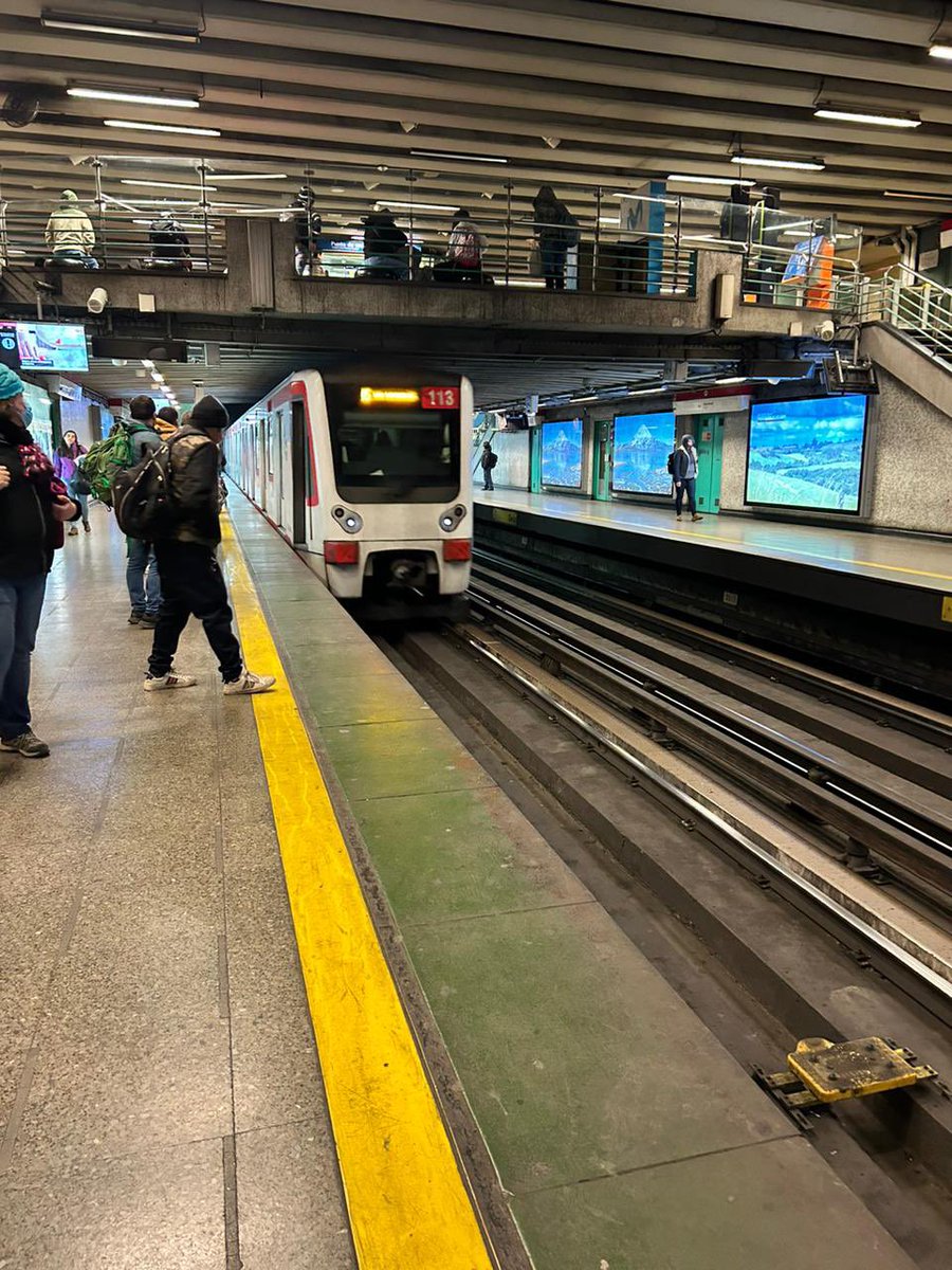 Metro de Santiago tweet media