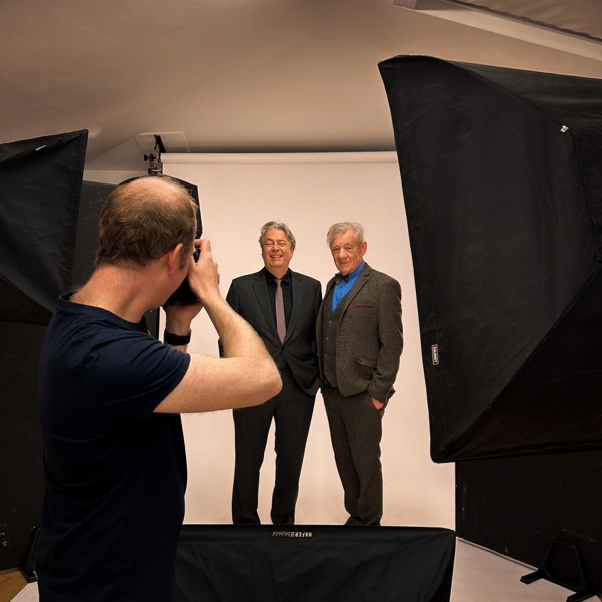 TheatreWindsor's tweet image. 📷 Together again! Almost 20 yrs since last appearing on stage together, @IanMcKellen and @All_Allam were in the studio today ahead of rehearsals for &apos;Frank &amp;amp; Percy&apos;. Ben Weatherill&apos;s new comedy kicks off Sean Mathias&apos; 3rd summer season at Windsor!  
🎟️ bit.ly/frank-and-percy
