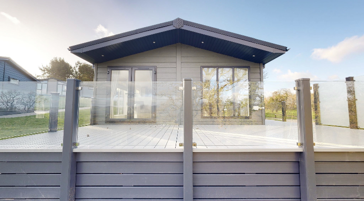This stunning, modern Carisbook park home oozes comfort and relaxation as well as all the necessities for luxury living. 🍃

Discover the Kingston range: bit.ly/3lyzoGr

#LuxuryLodge #LodgePark #ParkHome