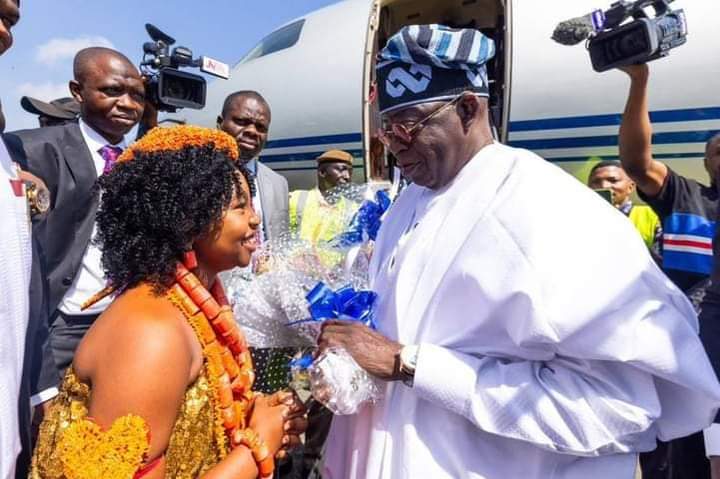 AyebagbalinyoS's tweet photo. Tinubu arrives Port-Harcourt, Rivers State for his two day working visit...

The White Eagle, The Incoming Governor Of Bayelsa State "H.E. Chief Timipre Marlin Sylva" on the entourage of the President-Elect!💪 https://t.co/8q2uZRrrJ8