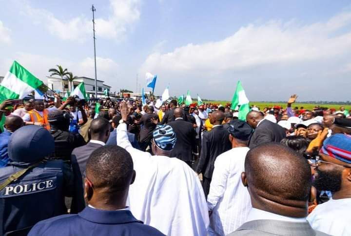 AyebagbalinyoS's tweet photo. Tinubu arrives Port-Harcourt, Rivers State for his two day working visit...

The White Eagle, The Incoming Governor Of Bayelsa State "H.E. Chief Timipre Marlin Sylva" on the entourage of the President-Elect!💪 https://t.co/8q2uZRrrJ8