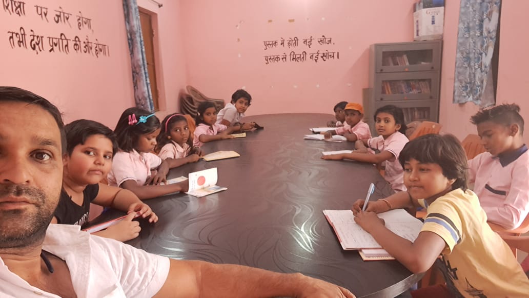 dcjamtara's tweet image. More than 35000 guidance classes completed in the last 2 1/2 years at panchayat level #CommunityLibraries of #Jamtara. 
@faiz_IAS 
@HemantSorenJMM