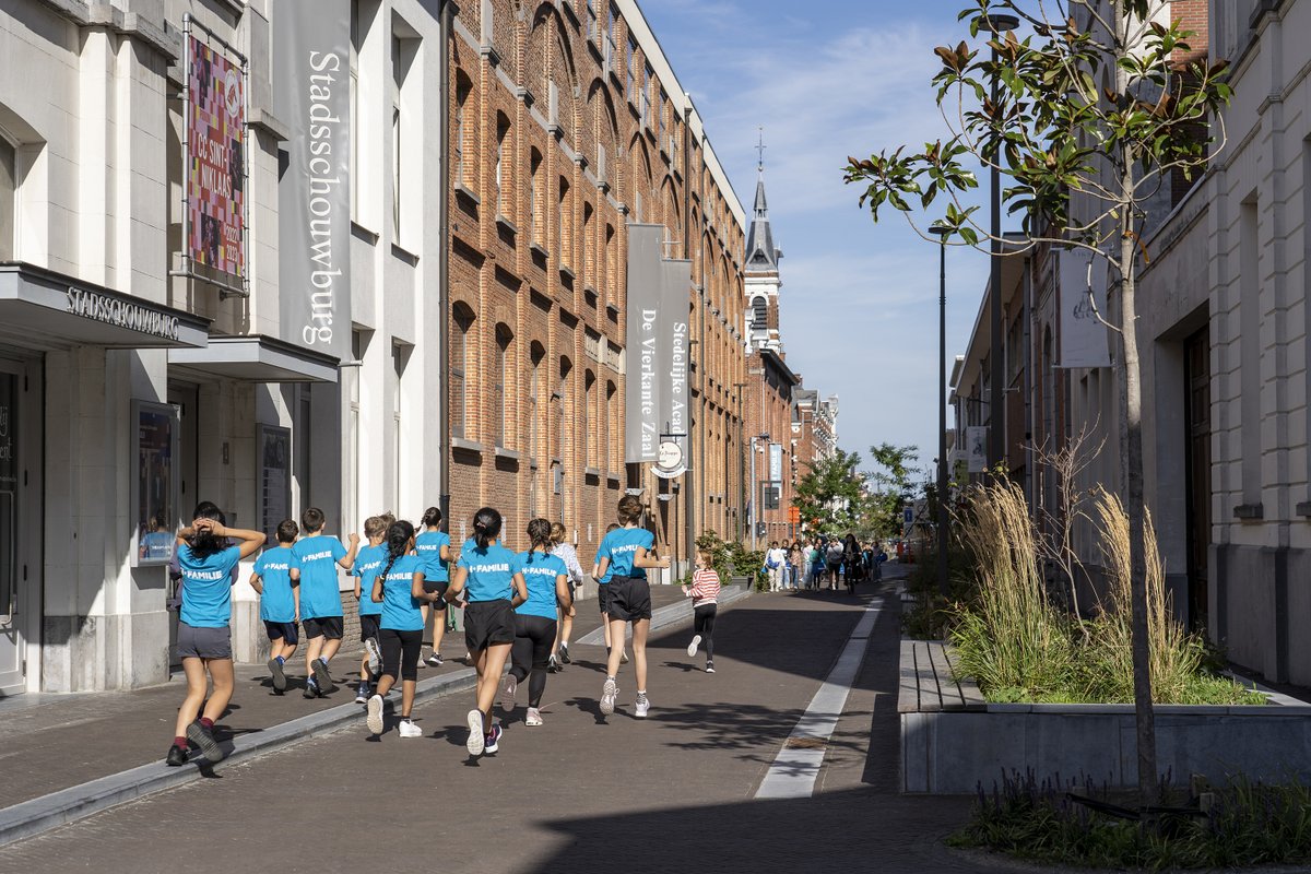 swecobelgium's tweet photo. 🚶Wandel je graag in de straten van #SintNiklaas? Dan ligt de #Winkelwandellus ongetwijfeld op je pad. Steun dit #Sweco-project bij de #PrijsPubliekeRuimte met jouw stem: https://t.co/PcLttkRMZV #BUURPartOfSweco #publicspace #CPR2023 https://t.co/O61P1J5p6l
