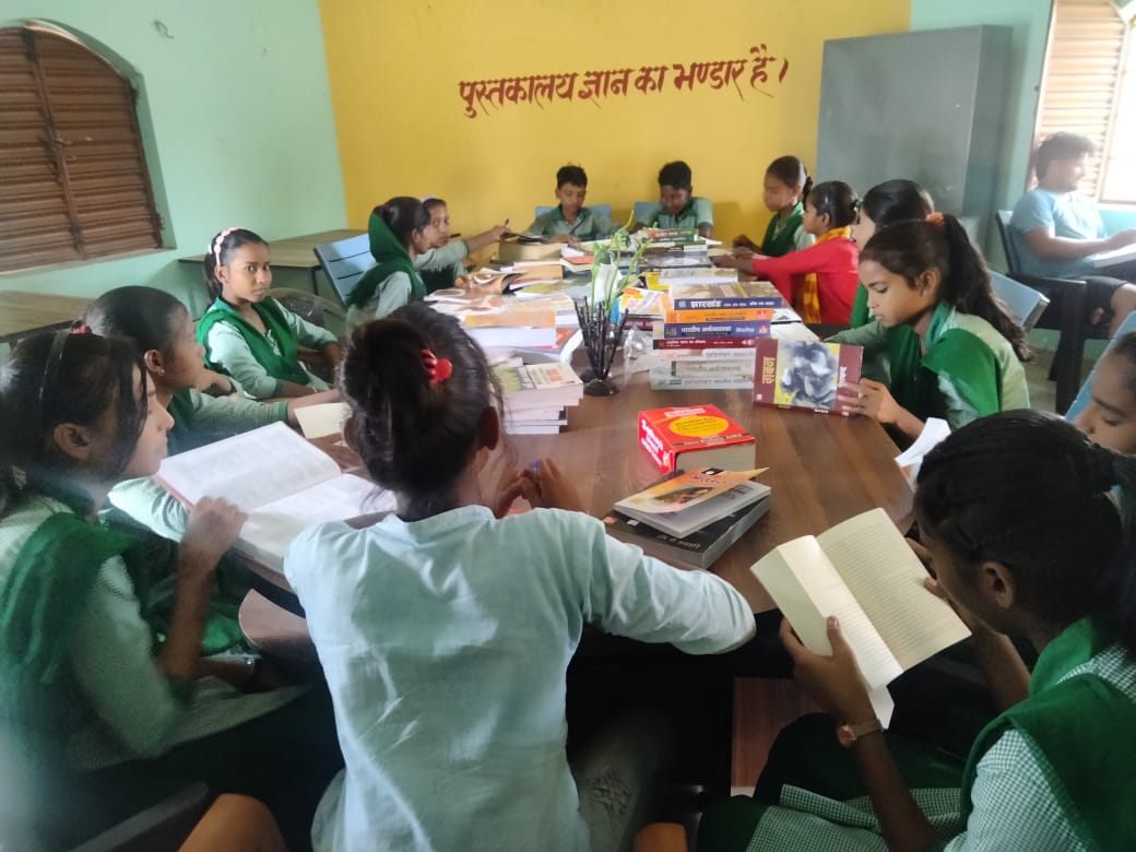 dcjamtara's tweet image. More than 35000 guidance classes completed in the last 2 1/2 years at panchayat level #CommunityLibraries of #Jamtara. 
@faiz_IAS 
@HemantSorenJMM