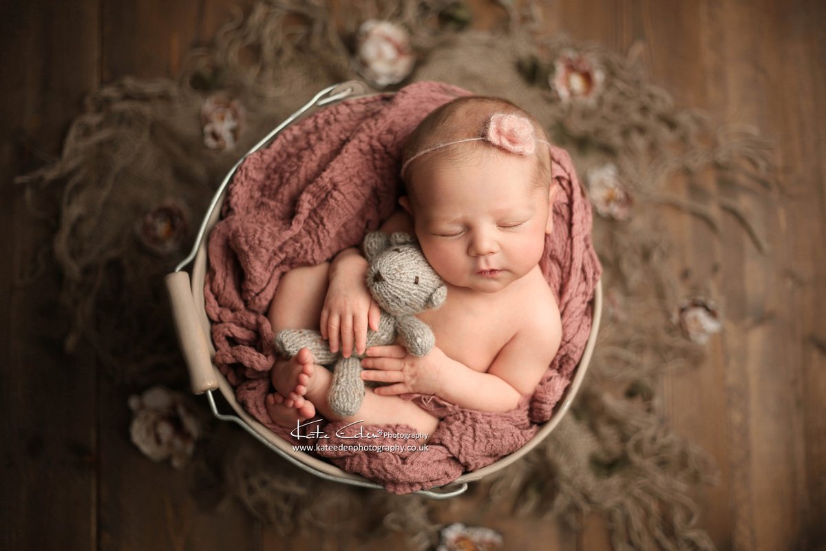 KateEdenPhoto's tweet photo. Cuddles with a teddy bear 😍❤️ The best time to do newborn photos is in the first 10 days after birth. Please book your newborn session in your second trimester to ensure availability. While I do my best to accommodate last-minute sessions sometimes it’s just not possible. https://t.co/cwQVVEYHJ4