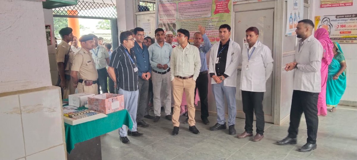 Saran_dm's tweet photo. जिलाधिकारी सारण श्री अमन समीर द्वारा आज दिनांक 03.05.23 को सामुदायिक स्वास्थ्य केंद्र, एकमा, प्रखंड/अंचल कार्यालय, एकमा, प्राथमिक स्वास्थ्य केंद्र, लहलादपुर, प्रखंड/अंचल कार्यालय, लहलादपुर का औचक निरीक्षण किया गया तथा ..(1/2)
@IPRD_Bihar https://t.co/UH4fwkBg7y
