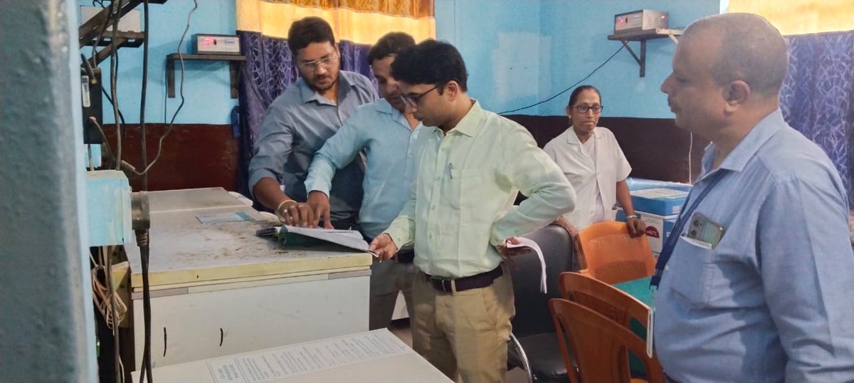Saran_dm's tweet photo. जिलाधिकारी सारण श्री अमन समीर द्वारा आज दिनांक 03.05.23 को सामुदायिक स्वास्थ्य केंद्र, एकमा, प्रखंड/अंचल कार्यालय, एकमा, प्राथमिक स्वास्थ्य केंद्र, लहलादपुर, प्रखंड/अंचल कार्यालय, लहलादपुर का औचक निरीक्षण किया गया तथा ..(1/2)
@IPRD_Bihar https://t.co/UH4fwkBg7y