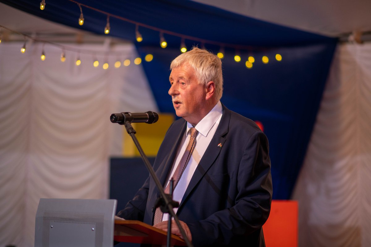 Last week we celebrated King's Day. A day to celebrate friendship, togetherness and equality🌍 

However, we are in turbulent times. Around the world, we should prevent our societies from sliding into low trust.

Find here the speech I gave on King's Day👉bit.ly/3nhYy0N