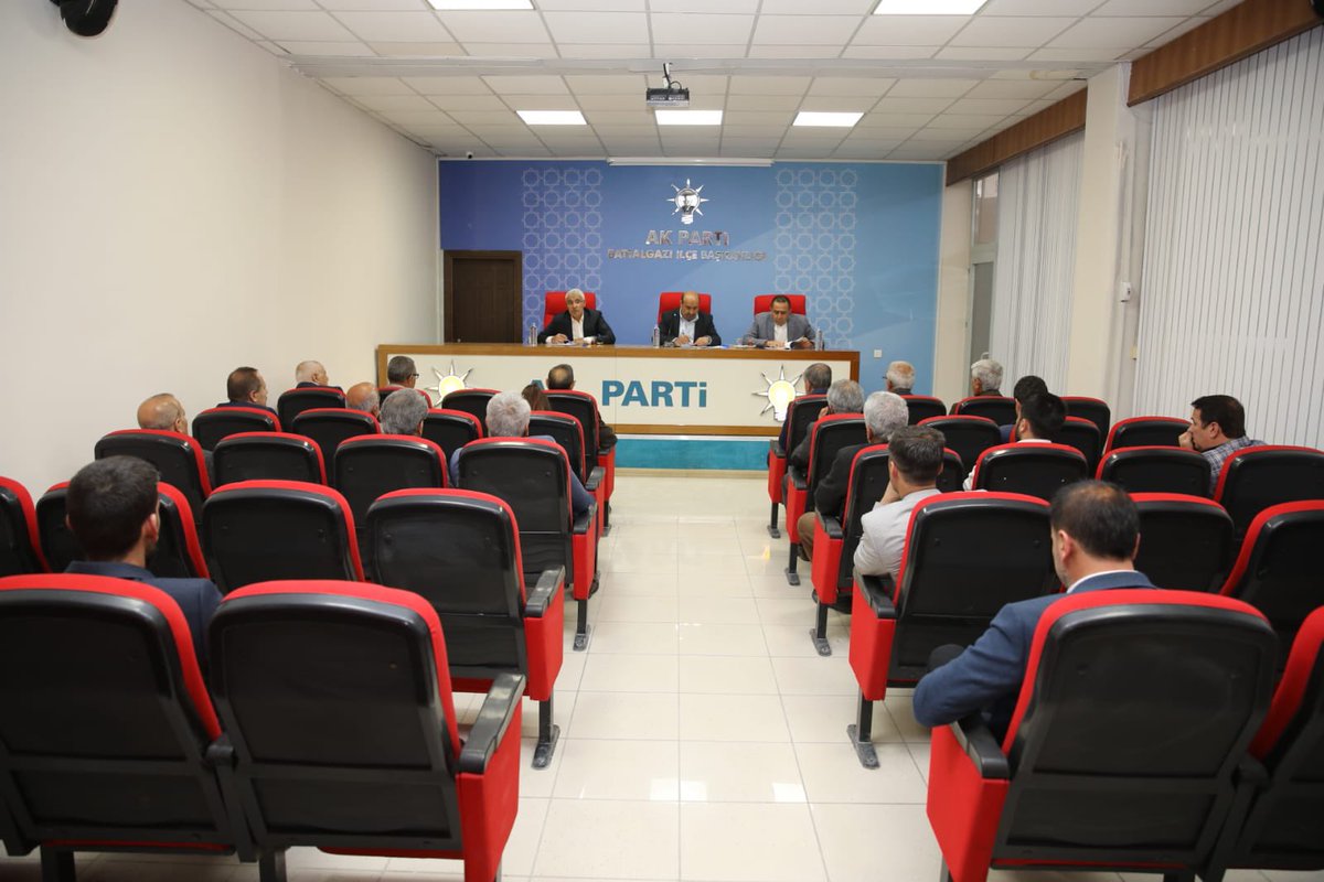 osmangudertr's tweet photo. #Mayıs Ayı AK Parti Grup Meclis Toplantımızı, AK Parti Battalgazi İlçe Başkanımız Basri Kahveci Başkanlığında gerçekleştirdik. Hayırlara vesile olsun.

📍AK Parti Battalgazi İlçe Başkanlığı https://t.co/YGfWGedIwv