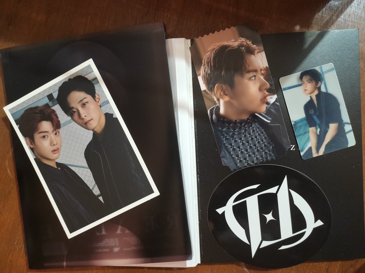 minyoutopia's tweet photo. 🏷️ wts lfb ph

💿 TO1 [RE:ALIZE] - Mini Album Vol. 2
— ₱275 (unsealed)
— cd and photobook
— woonggi cinema photo ticket
— chihoon and jerome unit poster
— donggeon lenticular photocard
— TO1 sticker https://t.co/BC01UTkjD0