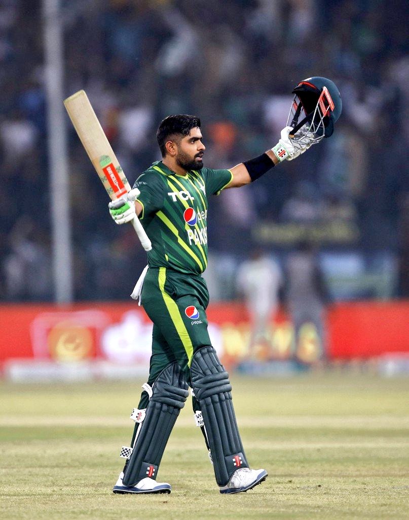 _FaridKhan's tweet photo. No. 5 in Tests
No. 3 in T20Is
No. 1 in ODIs

Babar Azam is the only batter in world cricket in top five rankings of all three formats. What a player he is Ma Shaa Allah ♥️ #PAKvNZ https://t.co/QTSyEdVFO1