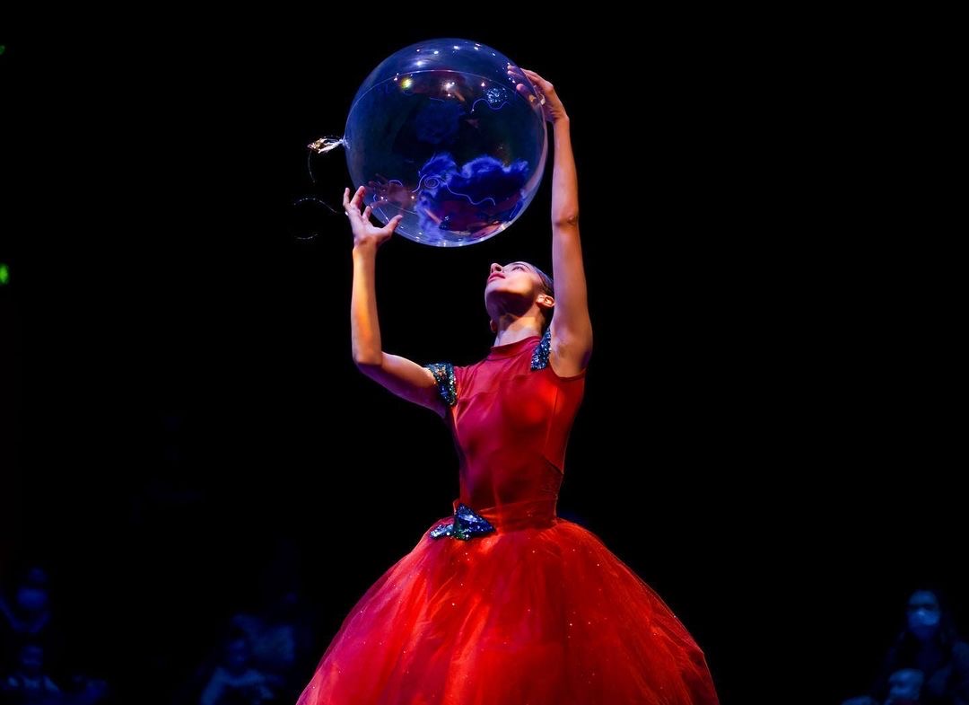 Incredibly happy that 'Underwater' will be part of Dots Day at the <a href="/RoyalOperaHouse/">Marge Inalia</a> on the 7th of May! Looking forward to seeing some smiley baby faces in Covent Garden! 🩰#RoyalOperaHouse #underwater