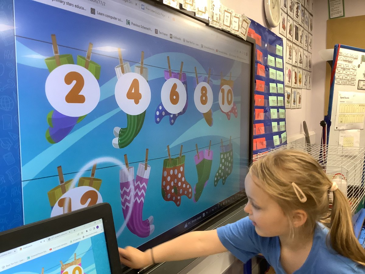StAgnesRecClass's tweet photo. This week Reception have been practising counting in 2s. We talked about when it would be useful to do this and also what things came in 2s. We talked about a pair being 2. #stagnesmaths https://t.co/SzBrLWUFK2