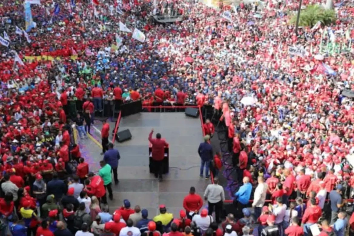 mippci_ven's tweet photo. #3May| 🇻🇪 📢 ¡ETIQUETA DEL DÍA!  ▶️ 

#MaduroEsPueblo 

¡La Patria es la mujer y el hombre! https://t.co/1hhfiVppGG