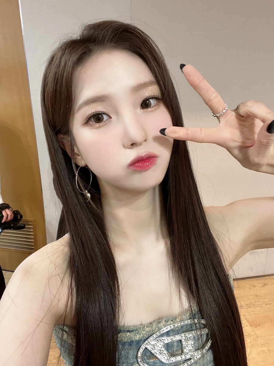 official_kep1er's tweet photo. 행복한 토끼🐰

#최유진 #YUJIN 
#Kep1er #케플러 https://t.co/4S2jttId66
