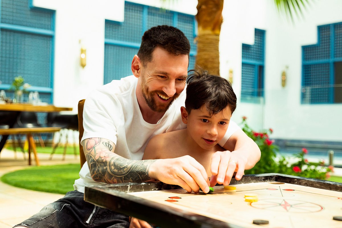 ActuFoot_'s tweet photo. Lionel Messi 🇦🇷 durant son séjour en Arabie Saoudite 🇸🇦 . 📸 https://t.co/1KvViqum0W