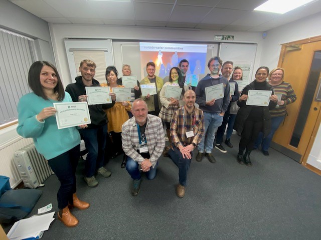 Latest cohort of #ASIST trained practitioners from @CadwynHA with Trainers Steff &amp; Matt. "Really well presented, clear,  informative &amp; concise." Next workshop 14 &amp; 15 June. Book via training@ascymru.org.uk bit.ly/3HArRTb #SuicideIntervention #HousingAssociations <a href="/CHCymru/">Community Housing Cymru</a>