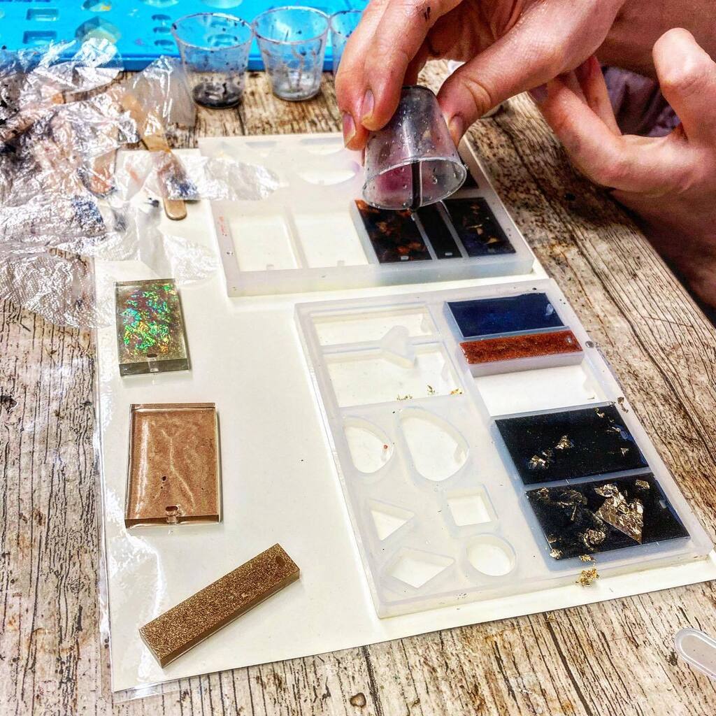 Fancy getting out of the house and doing something creative this Saturday? 

We have a couple of places left on our 2 week Resin Jewellery workshop. It runs 2-4pm Sat 6th &amp; Sat 13th May. You’ll learn how to mix resin, add colour and build layers to creat… instagr.am/p/CrxxlFjNnx5/