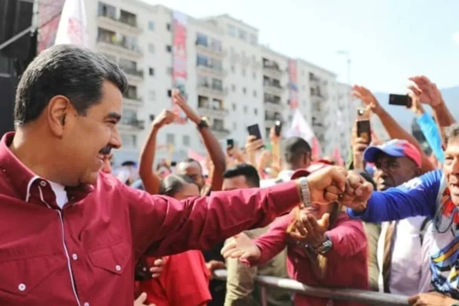 mippci_ven's tweet photo. #3May| 🇻🇪 📢 ¡ETIQUETA DEL DÍA!  ▶️ 

#MaduroEsPueblo 

¡La Patria es la mujer y el hombre! https://t.co/1hhfiVppGG