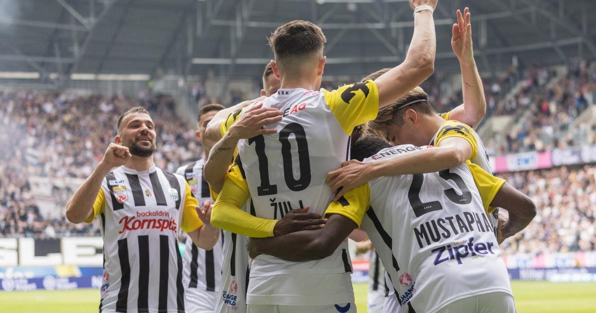 OtherBundesliga's tweet photo. Let's talk about @LASK_Official in 2023!

🏟️ Moved into new stadium
💪 Unbeaten in Championship Group
👀 Only 1 defeat in 11 @OEFBL games
📈 Top of the form table
⚽️ 2nd top scorers in the league 
👊 9 points clear in 3rd

Are LASK mounting a late challenge to Sturm &amp; Salzburg? https://t.co/cLMHBxtICa