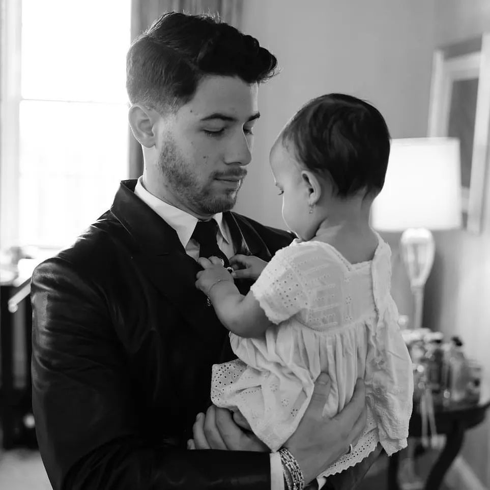 Pre-Met Gala glimpse of Priyanka-Nick with daughter Malti Marie. 😍
.
.
<a href="/priyankachopra/">PRIYANKA</a> <a href="/nickjonas/">Nick Jonas</a> 
#fillamwala #priyankachopra #NickJonas #coupleloves #couplegoals #couplereels #nickyanka #PriyankaChopraJonas #metgala #glimpse #parents #parentsduty #madeforeachother #India
