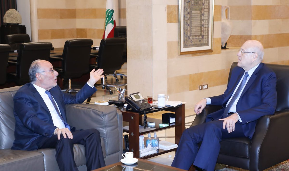 grandserail's tweet photo. اجتمع الرئيس #نجيب_ميقاتي مع وزير التربية القاضي عباس الحلبي وجرى البحث في شؤون الوزارة.
#مجلس_الوزراء @HalabiAbbas #لبنان #pcm https://t.co/1kKitZb5qM