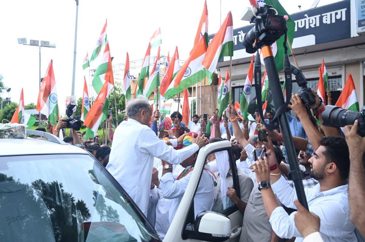 Ramswaroopinc's tweet photo. राजनीति के जादूगर,मारवाड़ के गांधी,आदरणीय मुख्यमंत्री श्री #AshokGehlot जी को जन्मदिन की हार्दिक बधाई और शुभकामनाएं। 
@ashokgehlot51 @VaibhavGehlot80 @RajCMO @RajGovOfficial @INCRajasthan @incvijaysingh https://t.co/JgZXFBzLGh