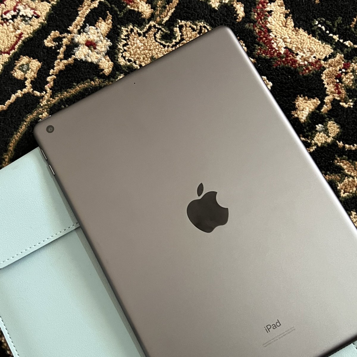 hi moots. wts / letting go my precious 10.2” ipad (7th gen) wifi. the price includes apple pencil! nego till let go. dm for more details ❤️